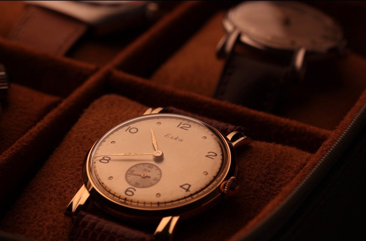 1950s 18k Eska - Sculpted Lugs